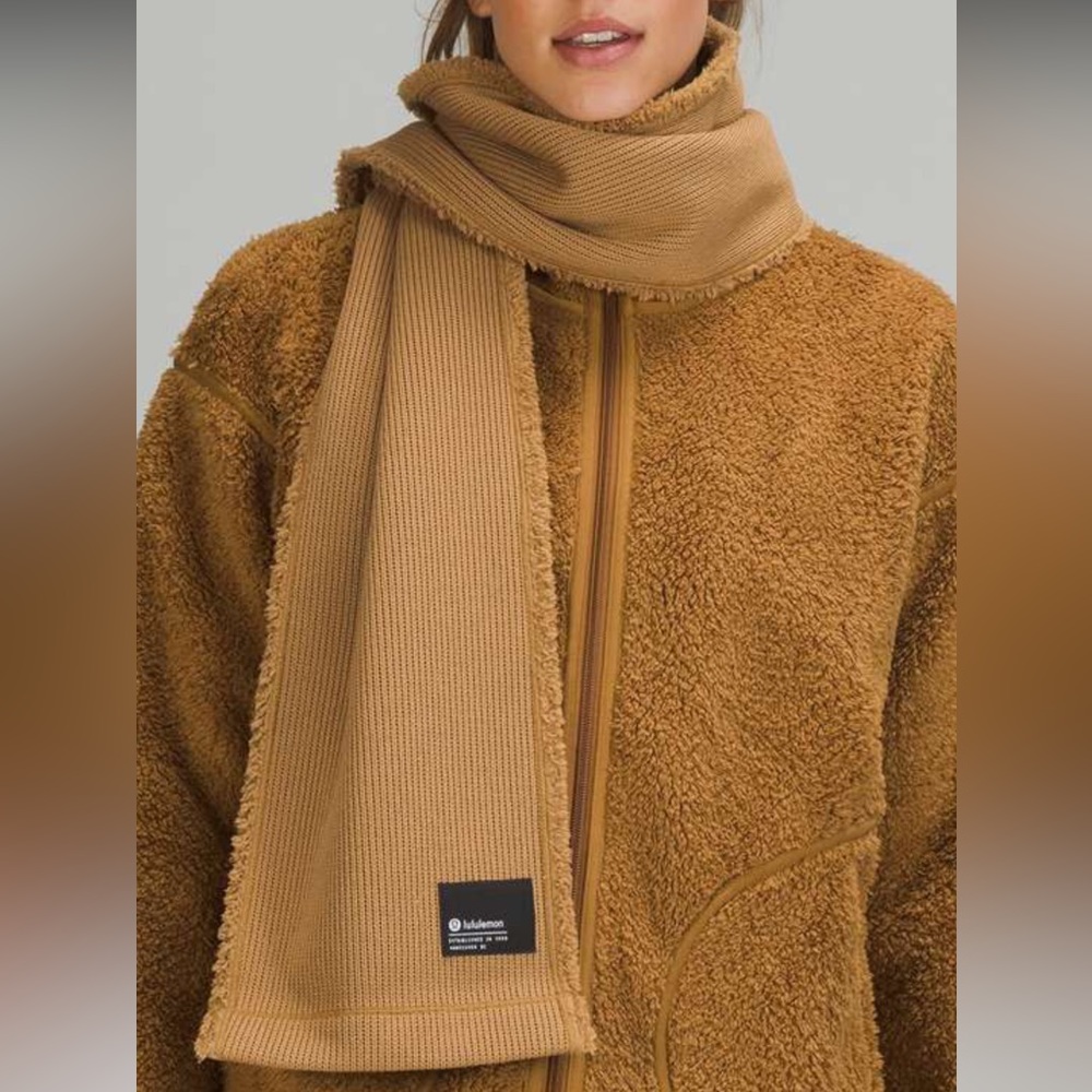Lululemon Skinny Customizable Snap Scarf
Bold Beige